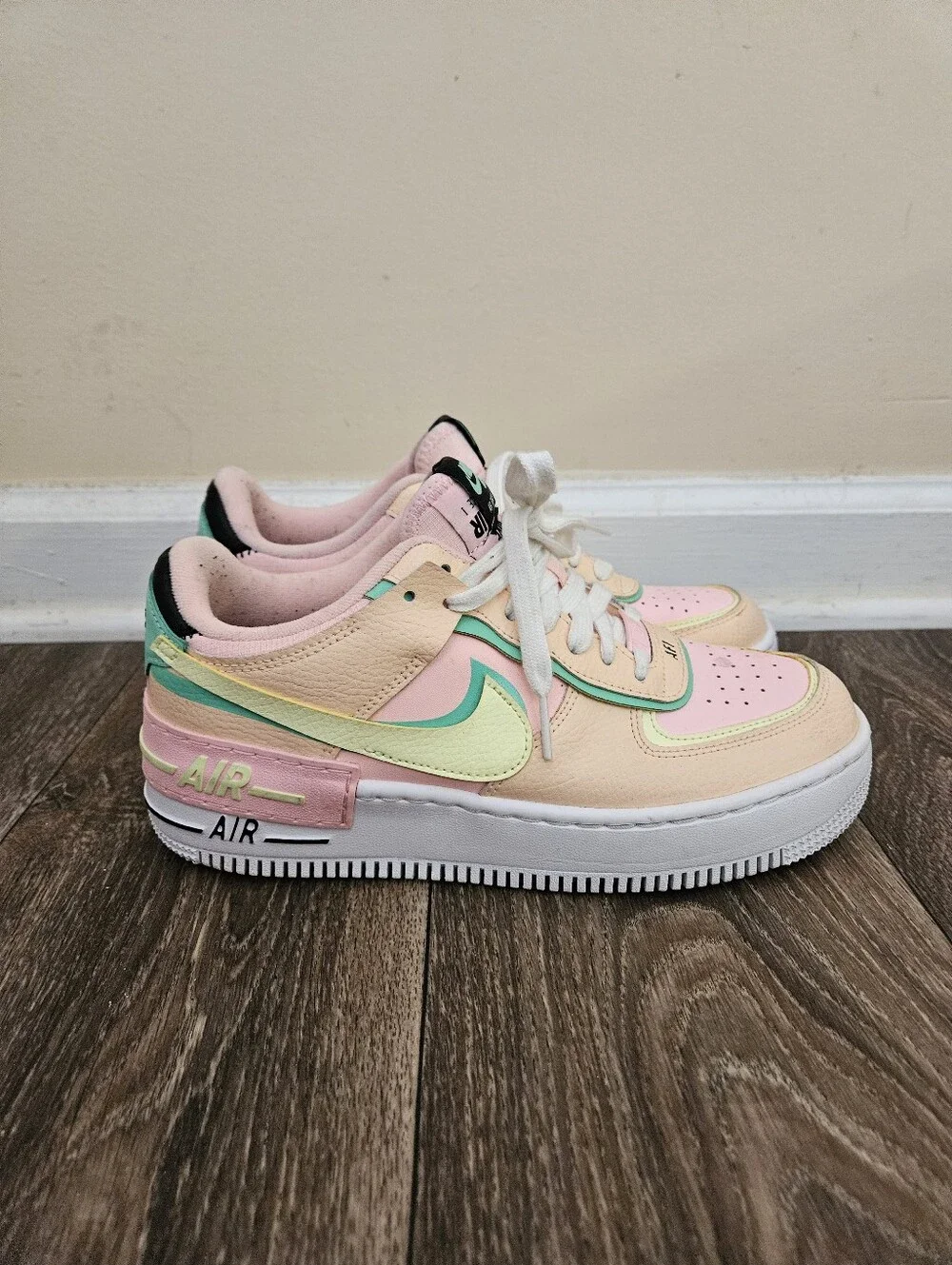 Nike mint trim secure